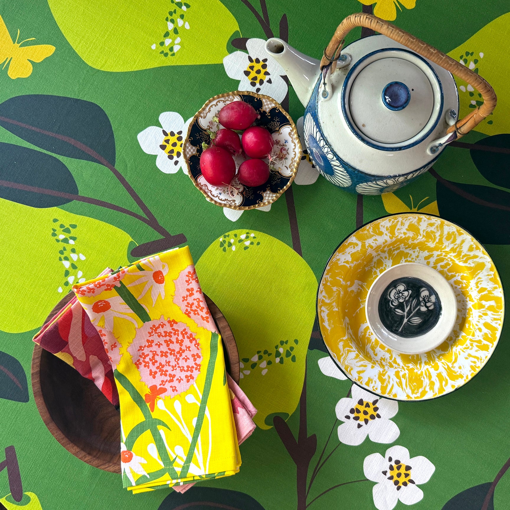 floral tablecloth table top