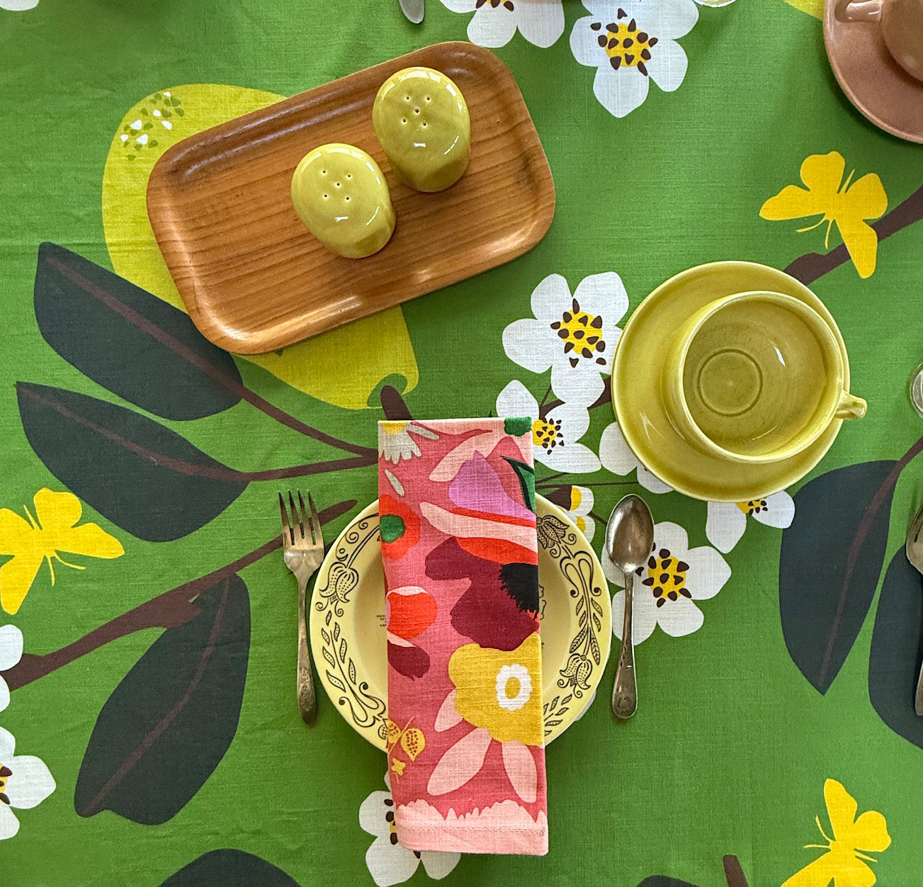 floral tablecloth table top
